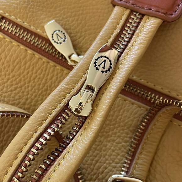 VALENTINA ITALIAN LEATHER BACKPACK LIKE NEW! - Picture 14 of 15